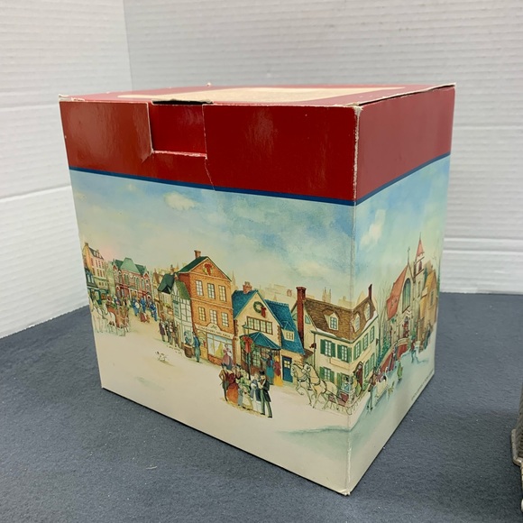 Lemax Caddington Village Chet’s Carpentry & Wood Shop - Picture 9 of 9